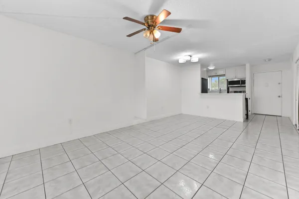 6034 FOREST HILL BLVD 107