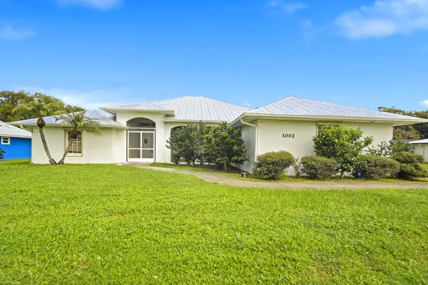 1002 IBIS AVE
