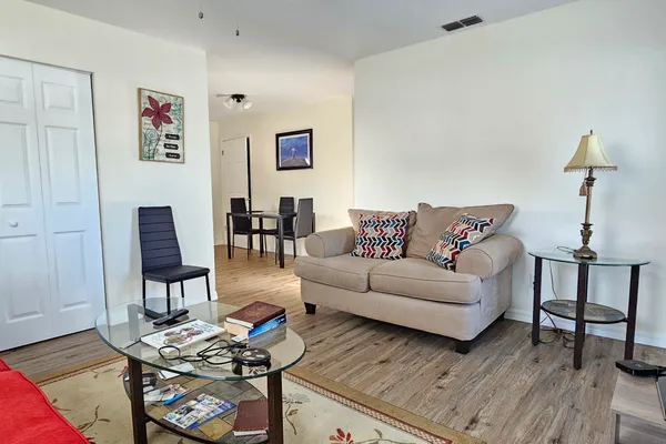 323 SEMINOLE CT