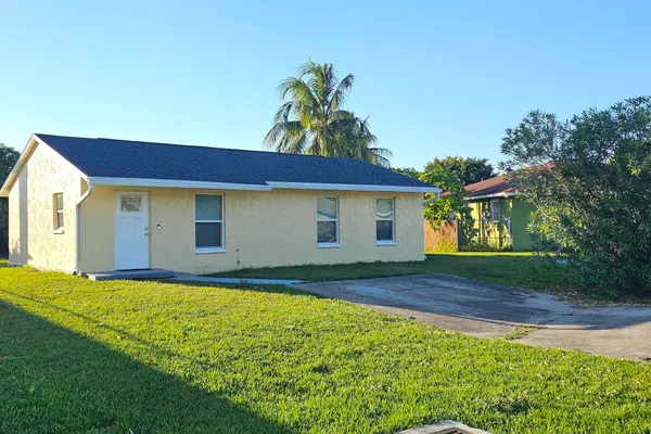 323 SEMINOLE CT