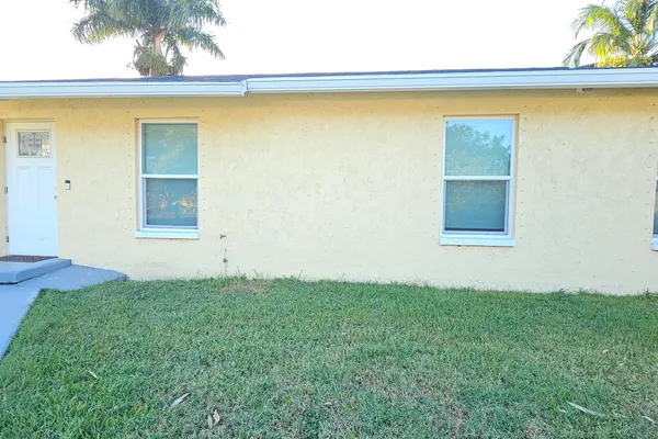 323 SEMINOLE CT