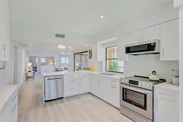 17053 WATERBEND DR