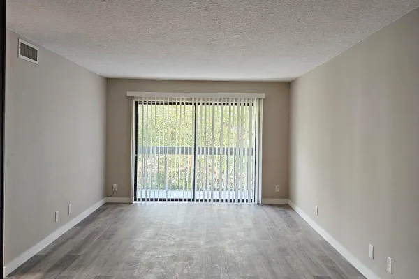 1850 N CONGRESS AVE 305