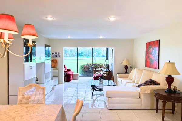 8410 CASA DEL LAGO E