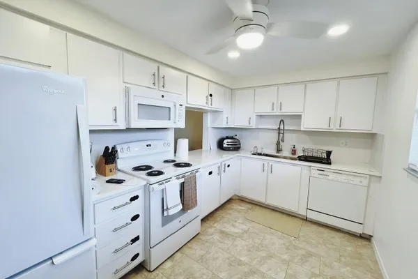 7080 NOVA DR 307B
