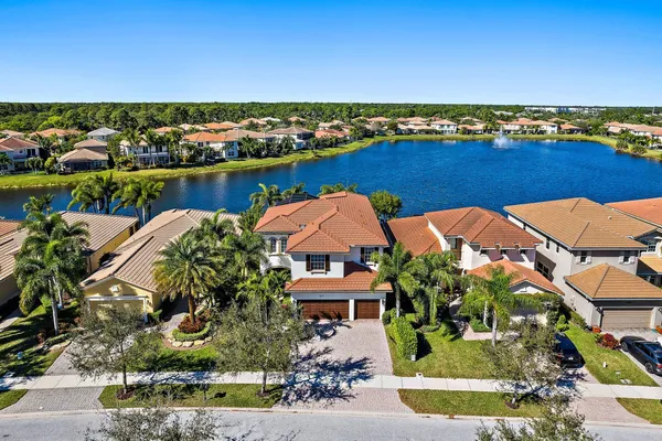 12140 AVILES CIR