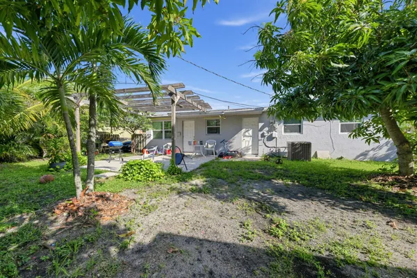 1209 W 26TH CT