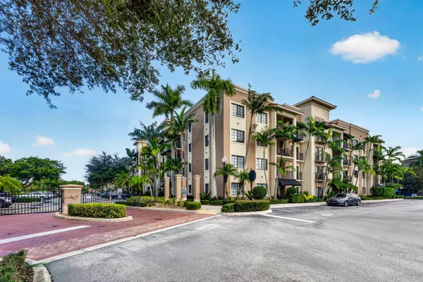 4907 MIDTOWN LN 1316