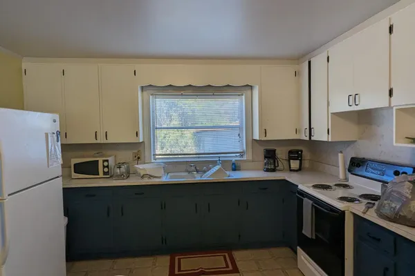 146 LAKE SHORE TER