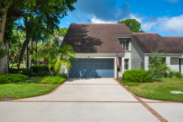 40 EDINBURGH DR