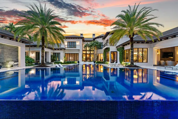 211 BEARS CLUB DR