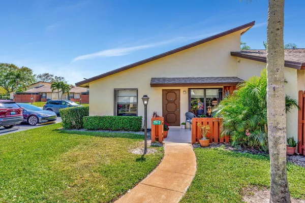 7917 SE VILLA CIR