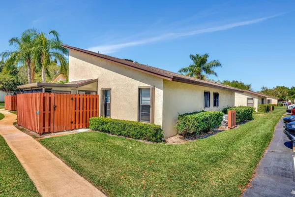 7917 SE VILLA CIR