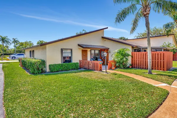7917 SE VILLA CIR