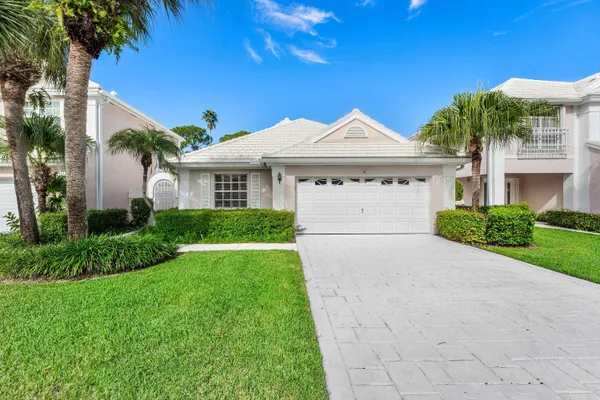 12 ELGIN LN