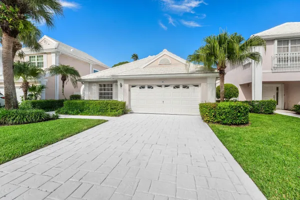 12 ELGIN LN
