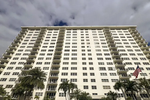 340 SUNSET DR 808
