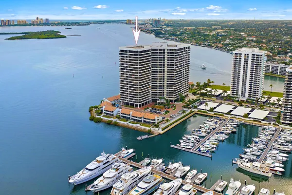 100 LAKESHORE DR 251