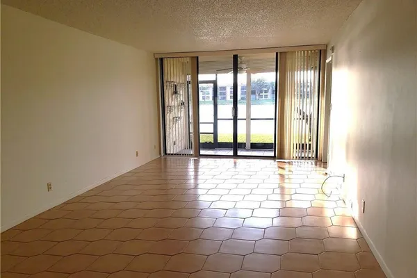 6010 CORAL LAKE DR 110