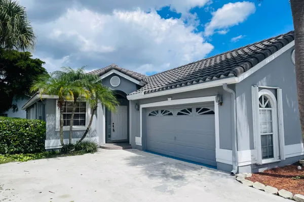 6162 BAY ISLES DR
