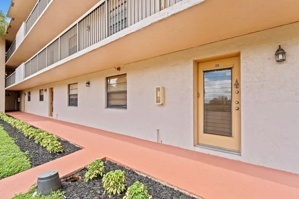 6085 N SABAL PALM BLVD 107