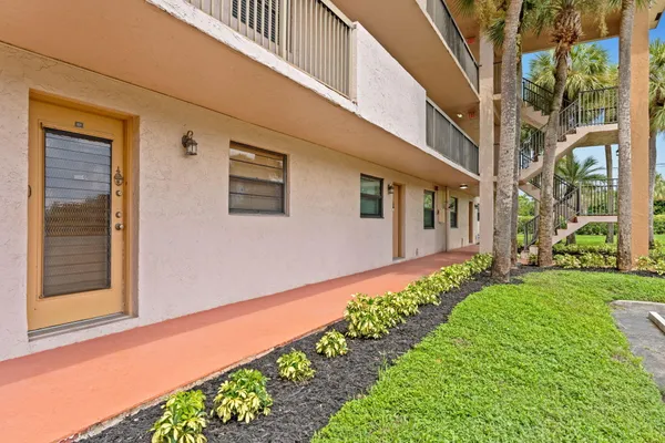 6085 N SABAL PALM BLVD 107