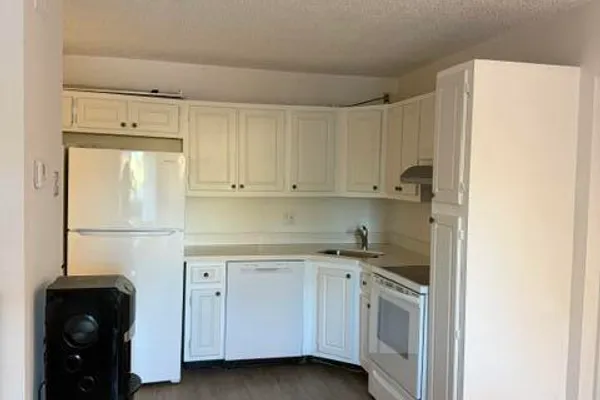 1112 GREEN PINE BLVD C1
