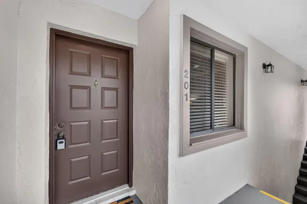 1103 DUNCAN CIR 201
