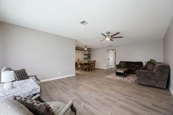 355 MAIN BLVD C