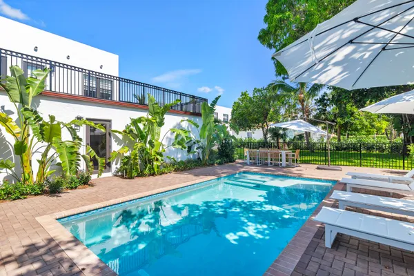 237 MONROE DR