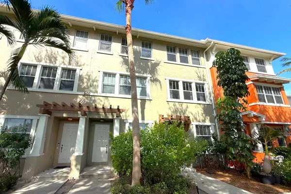 960 MILLBRAE CT 4