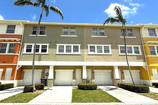 960 MILLBRAE CT 4