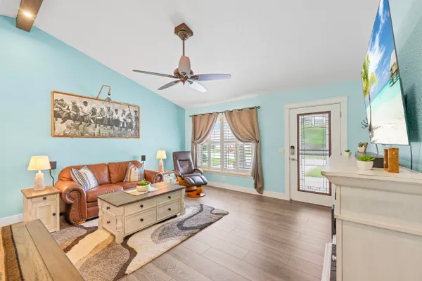 128 BANYAN CIR