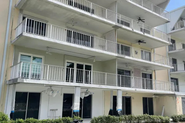 250 JOHN F KENNEDY DR 308