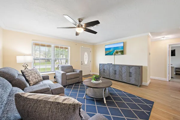 171 BANYAN CIR