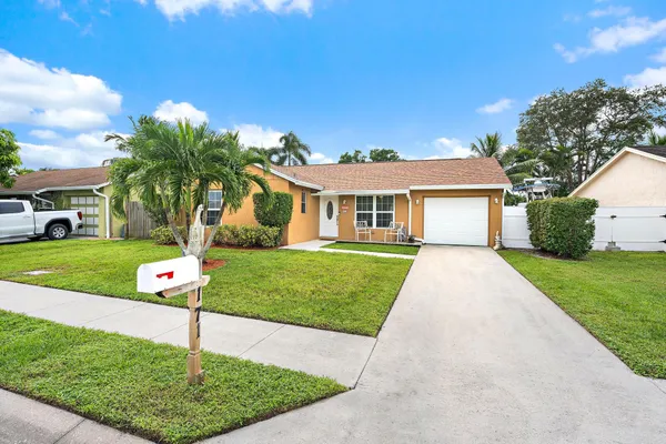 171 BANYAN CIR