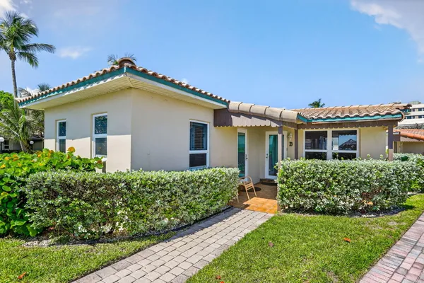 1225 HILLSBORO MILE B2