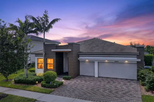 10490 S LAGO VISTA CIR