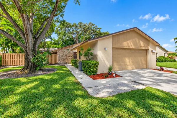 772 NW 25TH AVE