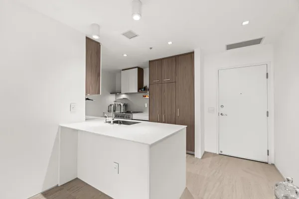 300 S AUSTRALIAN AVE 1104