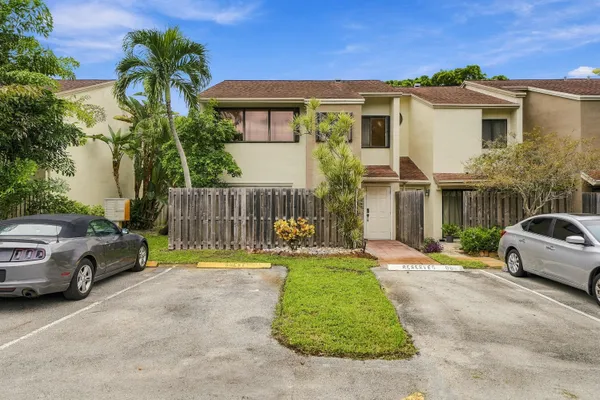 341 CITY VIEW DR