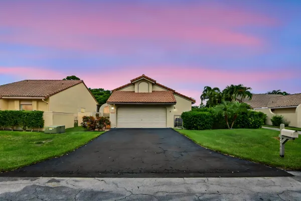 2055 NW 15TH PL