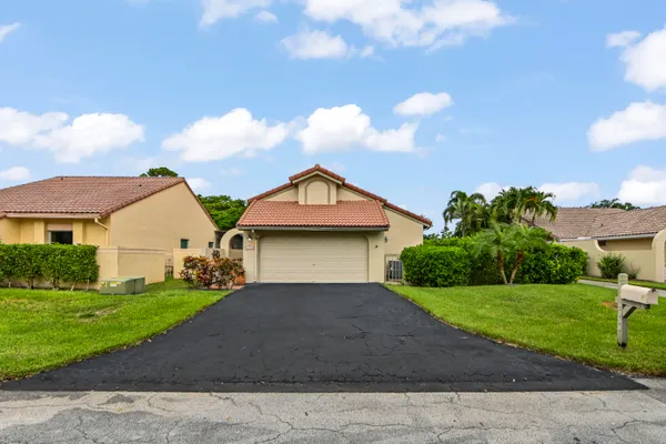 2055 NW 15TH PL