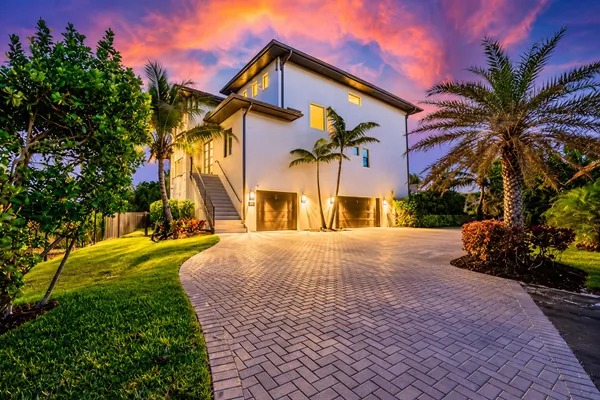 7683 PELICAN POINTE DR