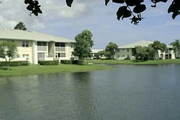 R-1531 SE ROYAL GREEN CIR R-206