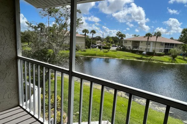 R-1531 SE ROYAL GREEN CIR R-206