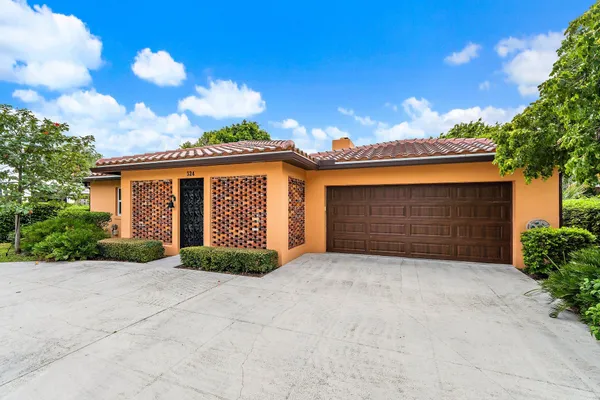 324 SANDAL LN