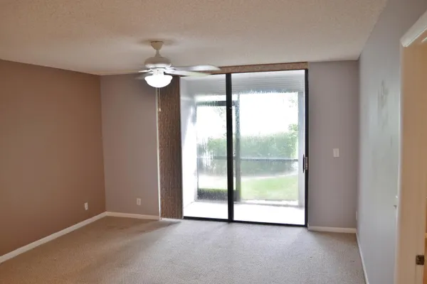 5130 LAS VERDES CIR 121