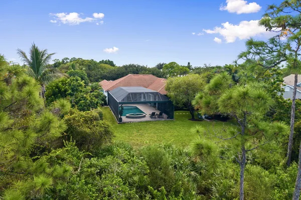 201 SW WIREGRASS CT
