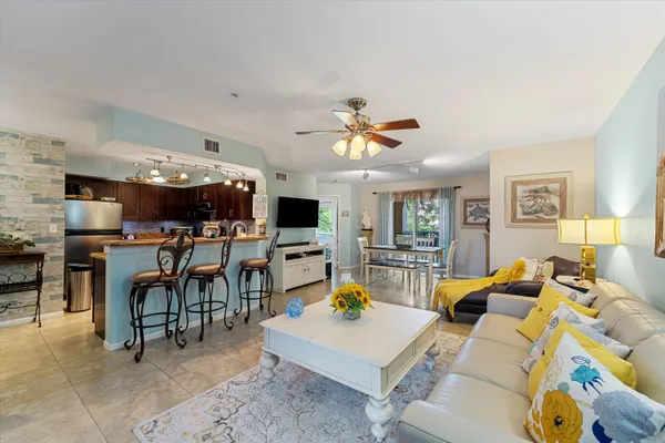 200 SCOTIA DR 302